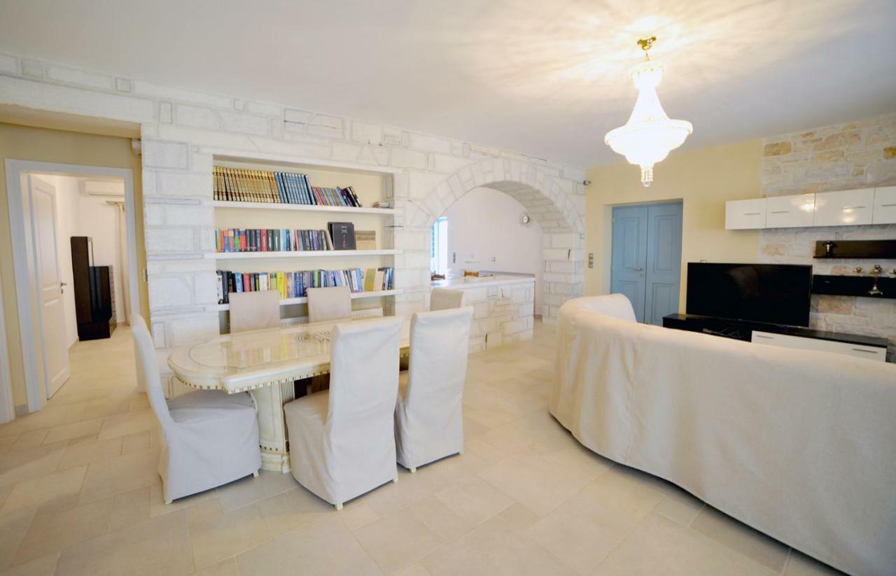 Villa Busho Nausa Exteriér fotografie